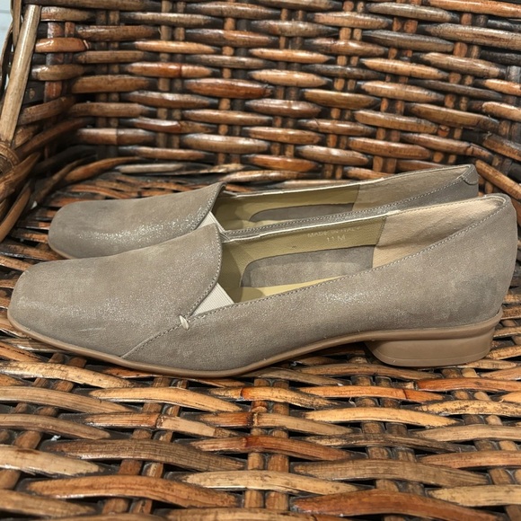 Sesto Meucci Tan Flats Timeless Loafers make in Italy . Size 11 - Picture 1 of 15